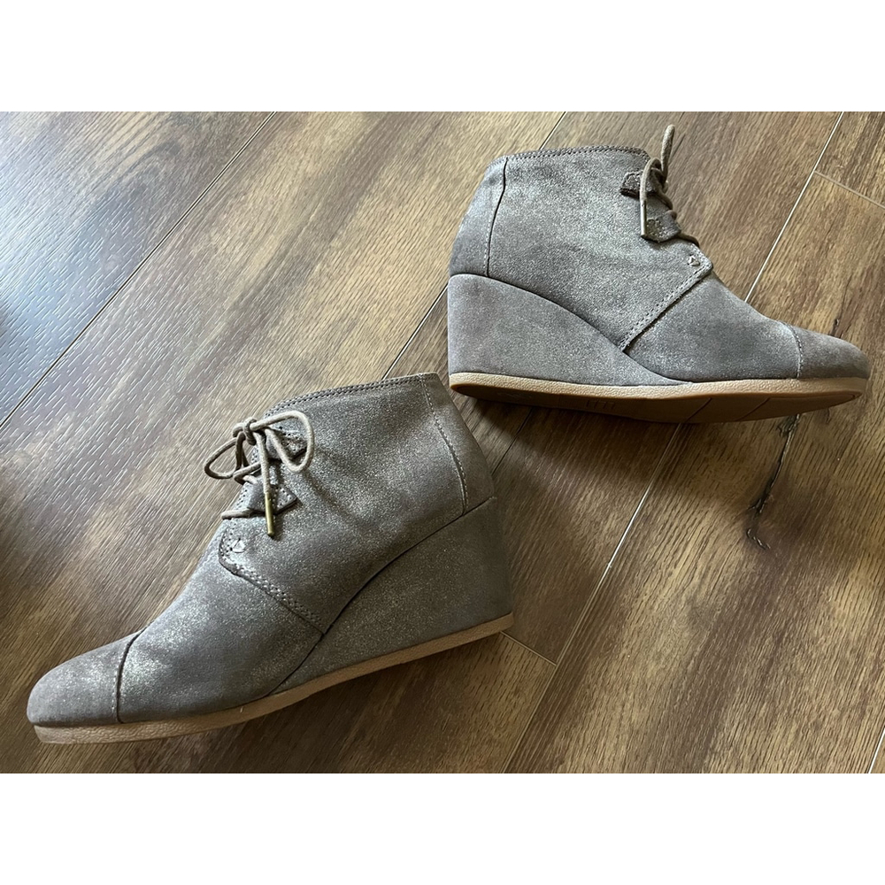 Tom's metallic taupe suede desert wedge bootie size 8.5